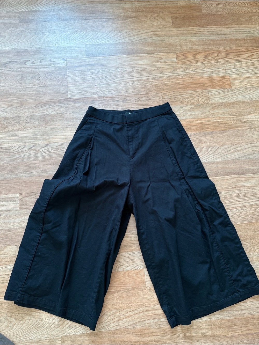Uniqlo Black Wide-Leg Culotte Pants for Women